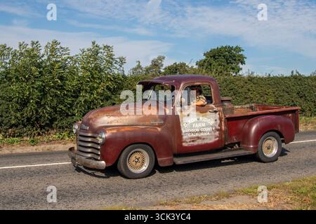 ' Dixon Ridge, Madison County, Californie' années 1949 40 Red Rusty American Chevrolet Red Petrol 5400 cc ; voyage à Congleton, Cheshire Classic car Show, Royaume-Uni Banque D'Images