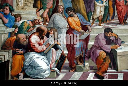 L'École d'Athènes par Alvarez Enciso Domingo 1737 - 1800) était un peintre espagnol, d'après Raphaël (d'après Raffaello Sanzio da Urbino italien) Platon à gauche et Aristote à droite (École d'Athènes, fresque (1508-11) peinte par l'artiste Raphaël, dans la strophe della Segnatura, une chambre dans les appartements privés du pape Jules II au Vatican.) L'école d'Athènes est une célèbre fresque de la Renaissance de Raphaël qui symbolise la philosophie et la poursuite intellectuelle de la connaissance. La peinture représente un grand rassemblement classique de philosophes grecs anciens, mathématiciens et scientifiques, Banque D'Images