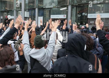 Paris, France. 10 septembre 2025. Paris, France. 10 septembre 2025. Des manifestants tentent d'entrer dans la Gare du Nord dans le cadre de la mobilisation 'Bloquons-tout' à Paris, le 10 septembre 2025. Photos de Jeremy Paoloni/ABACAPRESS.COM crédit : Abaca Press/Alamy Live News crédit : Abaca Press/Alamy Live News crédit : Abaca Press/Alamy Live News Banque D'Images