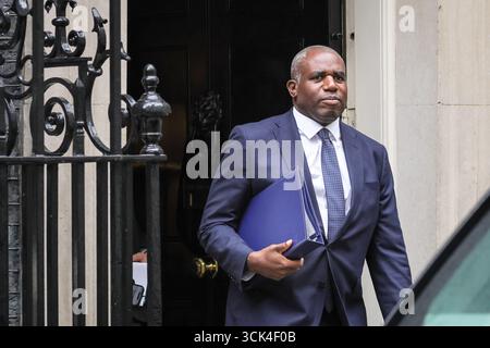 Londres, Royaume-Uni. 10 septembre 2025. David Lammy, vice-premier ministre et secrétaire d'État à la Justice du Royaume-Uni, quitte le 10 Downing Street pour répondre aux questions du premier ministre (PMQ) au Parlement. Crédit : Imageplotter/Alamy Live News Banque D'Images