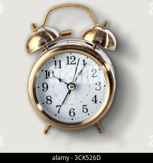 Idée brillante d'horloges isolées de concept doré sur fond simple. Banque D'Images