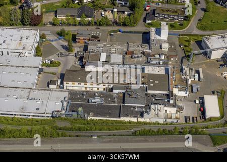 Vue aérienne, vue locale Velmede, commercial area Kapellenstrasse, Howmet Aerospace Tital GmbH, Bestwig, Sauerland, Rhénanie du Nord-Westphalie, Allemagne, DE Banque D'Images
