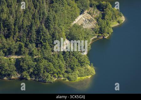 Vue aérienne, barrage de Hasper, dommages forestiers et fermeture dus à un glissement de terrain, Haspe, Hagen, région de la Ruhr, Rhénanie-du-Nord-Westphalie, Allemagne, mort des arbres, montagne da Banque D'Images