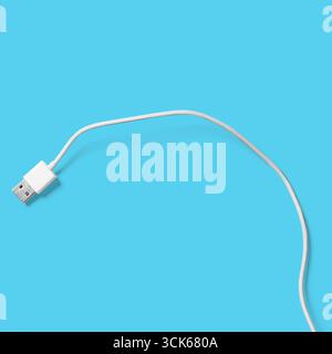 Câble USB blanc avec connecteur, couramment utilisé pour charger des appareils ou transférer des données. Banque D'Images
