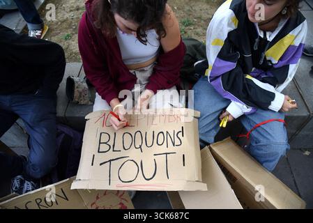 Paris, France. 10 septembre 2025. Manifestation Bloquons tout à la place de la République à Paris, France, le 10 septembre 2025. Photo par Alain Apaydin/ABACAPRESS.COM crédit : Abaca Press/Alamy Live News Banque D'Images