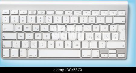 Un clavier élégant et moderne conçu pour une frappe efficace avec une esthétique minimaliste. Banque D'Images
