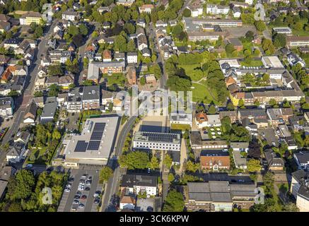 Vue aérienne, centre-ville, evang. Christuskirche et maison de retraite à Christuskirche, supermarché Edeka, mairie de Neubeckum, Neubeckum, Beckum, Muen Banque D'Images