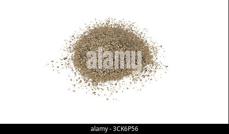 Un monticule de poivre noir finement moulu, couramment utilisé comme épice pour rehausser la saveur dans divers plats. Banque D'Images