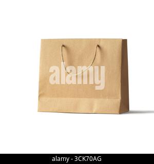 Un sac en papier brun simple avec poignées, couramment utilisé pour faire du shopping ou transporter des articles. Banque D'Images
