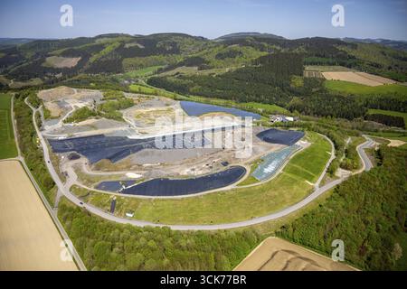 Vue aérienne, décharge Frielinghausen, entreprise d'élimination des déchets de la Hochsauerlandkreis, Drasenbeck, Meschede, Sauerland, Rhénanie-du-Nord-We Banque D'Images