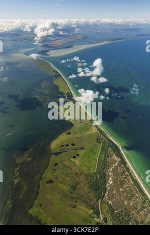 Réserve naturelle Duenenheide, paysage de landes, île Hiddensee, île de la mer Baltique, Mecklembourg-Poméranie occidentale, Allemagne, Europe, vue aérienne, Birds-e. Banque D'Images