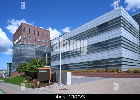Campus de l'Université de Syracuse avec des bâtiments modernes à Syracuse, New York Banque D'Images