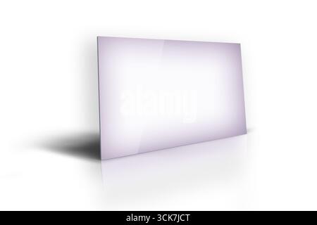 Panneau rectangulaire vierge avec une surface brillante, réfléchissant la lumière, adapté aux affichages ou aux présentations. Banque D'Images