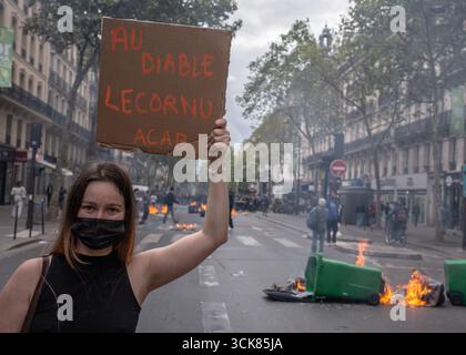 Saint Ouen, Paris, France. 10 septembre 2025. Une manifestation "bloquons tout" a lieu près de Châtelet dans le centre de Paris lors d'un mouvement appelant à un arrêt de la France, le 10 septembre 2025. (Crédit image : © Sadak Souici/ZUMA Press Wire) USAGE ÉDITORIAL SEULEMENT ! Non destiné à UN USAGE commercial ! Banque D'Images