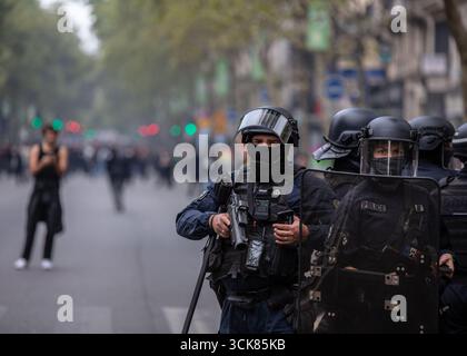 Saint Ouen, Paris, France. 10 septembre 2025. Une manifestation "bloquons tout" a lieu près de Châtelet dans le centre de Paris lors d'un mouvement appelant à un arrêt de la France, le 10 septembre 2025. (Crédit image : © Sadak Souici/ZUMA Press Wire) USAGE ÉDITORIAL SEULEMENT ! Non destiné à UN USAGE commercial ! Banque D'Images