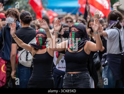 Saint Ouen, Paris, France. 10 septembre 2025. Une manifestation "bloquons tout" a lieu près de Châtelet dans le centre de Paris lors d'un mouvement appelant à un arrêt de la France, le 10 septembre 2025. (Crédit image : © Sadak Souici/ZUMA Press Wire) USAGE ÉDITORIAL SEULEMENT ! Non destiné à UN USAGE commercial ! Banque D'Images