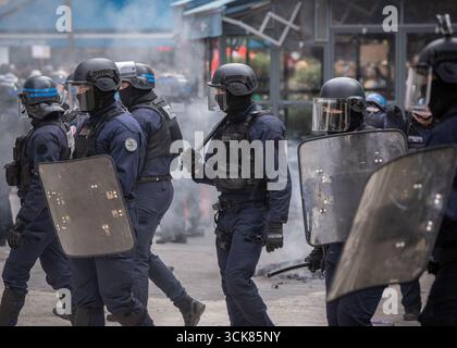 Saint Ouen, Paris, France. 10 septembre 2025. Une manifestation "bloquons tout" a lieu près de Châtelet dans le centre de Paris lors d'un mouvement appelant à un arrêt de la France, le 10 septembre 2025. (Crédit image : © Sadak Souici/ZUMA Press Wire) USAGE ÉDITORIAL SEULEMENT ! Non destiné à UN USAGE commercial ! Banque D'Images