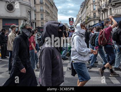 Saint Ouen, Paris, France. 10 septembre 2025. Une manifestation "bloquons tout" a lieu près de Châtelet dans le centre de Paris lors d'un mouvement appelant à un arrêt de la France, le 10 septembre 2025. (Crédit image : © Sadak Souici/ZUMA Press Wire) USAGE ÉDITORIAL SEULEMENT ! Non destiné à UN USAGE commercial ! Banque D'Images