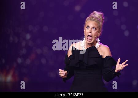 Cologne, Allemagne. 10 septembre 2025. Barbara Schöneberger présente les German Television Awards. Crédit : Rolf Vennenbernd/dpa/Alamy Live News Banque D'Images
