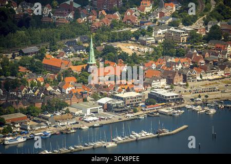 Vieille ville et jetée de Travemuende, Travemuende, Luebeck, Baie de Luebeck, ville hanséatique, Schleswig-Holstein, Allemagne, Europe, vue aérienne, oiseaux-yeux v Banque D'Images