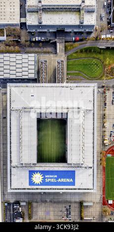 Vue aérienne, vue aérienne verticale du stade Bundesliga MERKUR SPIEL-ARENA terrain de football Fortuna Duesseldorf 1895 avec toit ouvert, entouré par Banque D'Images