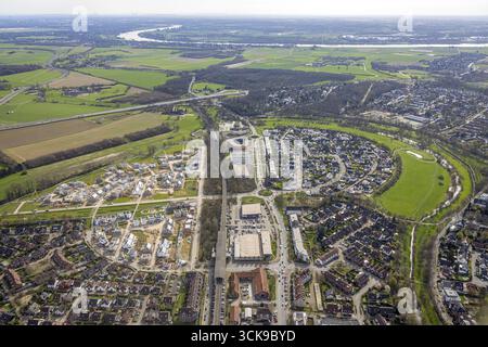 Vue aérienne, Angerbogen, quartier résidentiel Alter Angerbach, quartier du bâtiment, Huckingen, Duisburg, Ruhr, Rhénanie-du-Nord-Westphalie, Allemagne, Angerbogen Banque D'Images