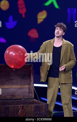 Cologne, Allemagne. 10 septembre 2025. Le mentaliste timon Krause se produit lors de la cérémonie des German Television Awards. Crédit : Rolf Vennenbernd/dpa/Alamy Live News Banque D'Images