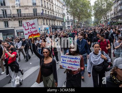 Saint Ouen, Paris, France. 10 septembre 2025. Une manifestation "bloquons tout" a lieu près de Châtelet dans le centre de Paris lors d'un mouvement appelant à un arrêt de la France, le 10 septembre 2025. (Crédit image : © Sadak Souici/ZUMA Press Wire) USAGE ÉDITORIAL SEULEMENT ! Non destiné à UN USAGE commercial ! Banque D'Images