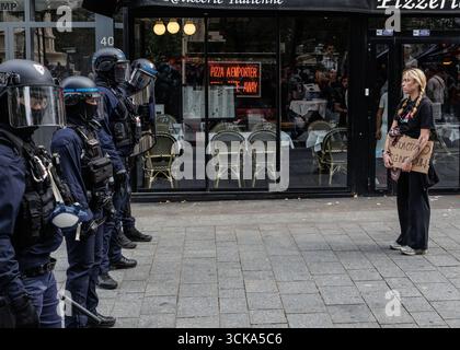 Saint Ouen, Paris, France. 10 septembre 2025. Une manifestation "bloquons tout" a lieu près de Châtelet dans le centre de Paris lors d'un mouvement appelant à un arrêt de la France, le 10 septembre 2025. (Crédit image : © Sadak Souici/ZUMA Press Wire) USAGE ÉDITORIAL SEULEMENT ! Non destiné à UN USAGE commercial ! Banque D'Images