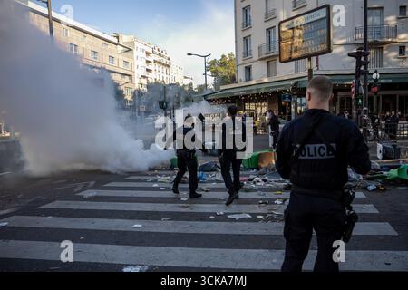 Paris, France. 10 septembre 2025. La police française est déployée autour de la place du Châtelet lors d'une manifestation, dans le cadre du mouvement de protestation 'bloquons tout', à Paris, France, le 10 septembre 2025. Crédit : Aurelien Morissard/Xinhua/Alamy Live News Banque D'Images