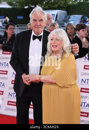 Londres, Royaume-Uni. 10 septembre 2025. Alison Steadman et Larry Lamb présents aux National Television Awards 2025, O2 Arena. Crédit : Doug Peters/EMPICS/Alamy Live News Banque D'Images