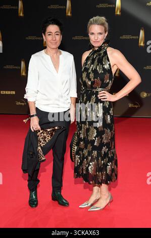 Dunja Hayali und Sarah Tacke BEI der Verleihung des Deutschen Fernsehpreises 2025 in den MMC Studios. Köln, 10.09.2025 Banque D'Images