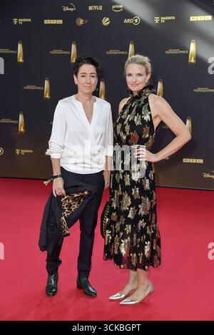 Dunja Hayali und Sarah Tacke BEI der Ankunft zu der Verleihung des Deutschen Fernsehpreis in den MMC Studios in Koeln AM 10.09.2025 *** Dunja Hayali et Sarah Tacke arrivant à la cérémonie des German Television Awards aux MMC Studios de Cologne le 10 09 2025 Banque D'Images