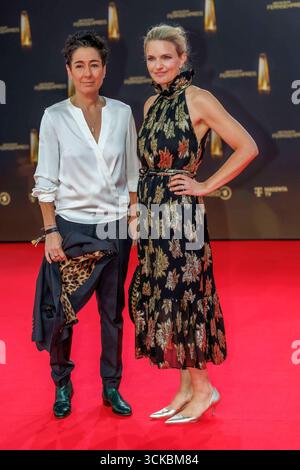 abb Dunja Hayali und Sarah Tacke ZDF zu Gast auf dem roten Teppich BEI der Verleihung Der Deutsche Fernsehpreis 2025 in den MMC Studios AM 0.09.2025 in Koeln NRW Deutschland *** abb Dunja Hayali et Sarah Tacke ZDF comme invités sur le tapis rouge lors de la cérémonie des German Television Award 2025 aux MMC Studios le 0 09 2025 à Cologne NRW Allemagne Banque D'Images