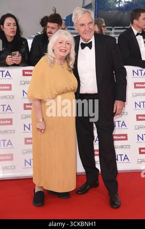 Alison Steadman und Larry Lamb BEI der Verleihung der 30. National Television Awards 2025 in der O2 Arena. Londres, 10.09.2025 *** Alison Steadman et Larry Lamb aux National Television Awards 30 2025 à l'O2 Arena Londres, 10 09 2025 Foto:xS.xVasx/xFuturexImagex nta 5665 Banque D'Images
