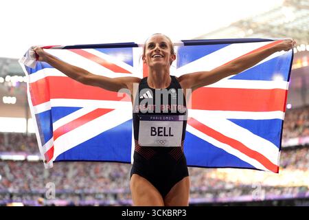 Photo du dossier datée du 10-08-2024 de Georgia Bell, de Grande-Bretagne, célèbre sa victoire de bronze dans la finale du 1500 m féminin. Keely Hodgkinson est la favorite pour compléter sa médaille d’or olympique de 800 mètres avec une première couronne mondiale, mais cette fois-ci affrontera sa propre partenaire d’entraînement, Georgia Hunter Bell. Date d'émission : jeudi 11 septembre 2025. Banque D'Images