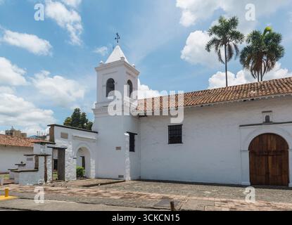L'église coloniale blanchie à la chaux la Merced à Cali, département de Valle del Cauca, Colombie Banque D'Images