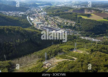 Vue aérienne, Hagen-Hohenlimburg, ligne électrique AMPRION, réseau haute tension de ligne électrique dans la zone forestière Menhagen, Letmathe, Iserlohn, zone de la Ruhr, Nord RH Banque D'Images