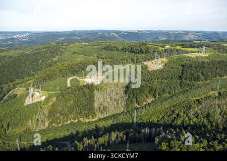 Photo aérienne, Hagen-Hohenlimburg, ligne électrique AMPRION, réseau haute tension de ligne électrique dans la zone forestière Menhagen, Letmathe, Iserlohn, région de la Ruhr, Nord R Banque D'Images