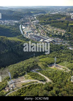 Vue aérienne, Hagen-Hohenlimburg, ligne électrique AMPRION, réseau haute tension de ligne électrique dans la zone forestière Menhagen, Letmathe, Iserlohn, zone de la Ruhr, Nord RH Banque D'Images