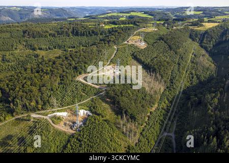 Photo aérienne, Hagen-Hohenlimburg, ligne électrique AMPRION, réseau haute tension de ligne électrique dans la zone forestière Menhagen, Letmathe, Iserlohn, région de la Ruhr, Nord R Banque D'Images