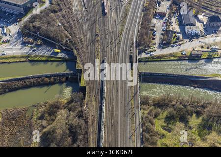 Vue aérienne, grand pont de chemin de fer, traversée de la route portuaire, rivière Lippe et canal Datteln-Hamm, centre, Hamm, région de la Ruhr, Rhénanie du Nord-Westphalie, Allemagne Banque D'Images