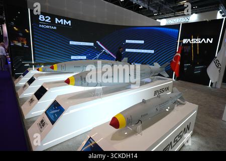 Des bombes sont exposées au Defence and Security Equipment International (DSEI) UK, l'événement phare de défense du Royaume-Uni, à Excel London dans le Royal Victoria Dock, à l'est de Londres. Date de la photo : jeudi 11 septembre 2025. Banque D'Images