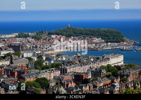 Vue panoramique sur la ville de Scarborough, Yorkshire, Angleterre, Royaume-Uni Banque D'Images