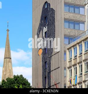 The Vandal by Nick Walker œuvre sur le côté de la St Lawrence House de 12 étages sur Broad Street Bristol centre-ville, Angleterre, Royaume-Uni. Prise en août 2025 Banque D'Images