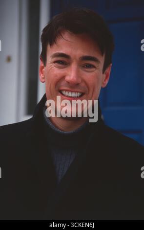 Royaume-Uni. Londres. Portrait d'un jeune homme en plein air dans la ville. Banque D'Images