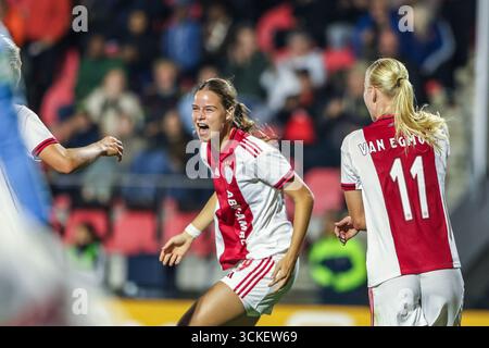 Amsterdam, pays-Bas. 11 septembre 2025. Amsterdam, pays-Bas, le 11 septembre 2025 : Mirte van Koppen (19 AFC Ajax) célèbre après avoir marqué le deuxième but de son équipe lors du premier match de qualification de la Coupe Europa Womens 2025/26 de l'UEFA entre l'AFC Ajax et le SK Sturm Graz au Sportcomplex de Toekomst à Amsterdam, aux pays-Bas. (Leiting Gao/SPP) crédit : photo de presse sportive SPP. /Alamy Live News Banque D'Images
