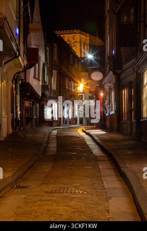 #The Shambles in York la nuit, l'une des plus anciennes rues de la ville et autrefois une rue pleine de boucheries, maintenant l'inspiration pour Diagon Alley Banque D'Images