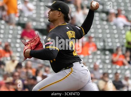 Baltimore, États-Unis. 11 septembre 2025. BALTIMORE, MD - 11 SEPTEMBRE : Johan Oviedo, lanceur des Pirates de Pittsburgh (24 ans) sur le monticule lors d'un match MLB entre les Orioles de Baltimore et les Pirates de Pittsburgh, le 11 septembre 2025, à Oriole Park à Camden Yards, à Baltimore, dans le Maryland. (Photo de Tony Quinn/SipaUSA) crédit : Sipa USA/Alamy Live News Banque D'Images