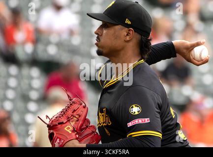 Baltimore, États-Unis. 11 septembre 2025. BALTIMORE, MD - 11 SEPTEMBRE : Johan Oviedo, lanceur des Pirates de Pittsburgh (24 ans) sur le monticule lors d'un match MLB entre les Orioles de Baltimore et les Pirates de Pittsburgh, le 11 septembre 2025, à Oriole Park à Camden Yards, à Baltimore, dans le Maryland. (Photo de Tony Quinn/SipaUSA) crédit : Sipa USA/Alamy Live News Banque D'Images